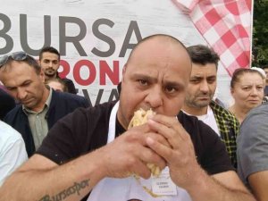 5 bin lira ödülü kazanabilmek için metrelerce börek yediler
