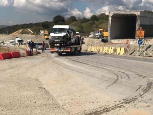 Servis minibüsü ile kamyon çarpıştı: 1’i çocuk 5 yaralı