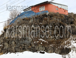 Kars'ta Tehlikeyle  Burun Buruna Yaşıyorlar