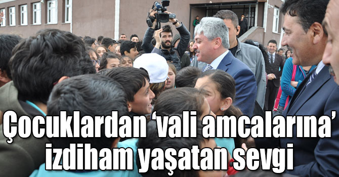Kars’ta çocuklardan ‘vali amcalarına’ izdiham yaşatan sevgi