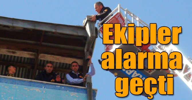 Kars'ta yağmur suyu oluğu, polisi ve itfaiye ekiplerini alarma geçirdi