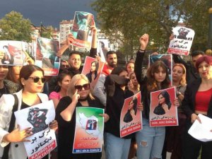 Protestolara Kütahya’da yaşayan İran vatandaşları da destek verdi