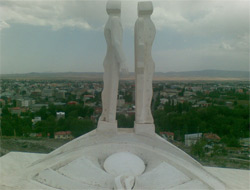Kars’ta ki Anıtın Yıkımı Durduruldu