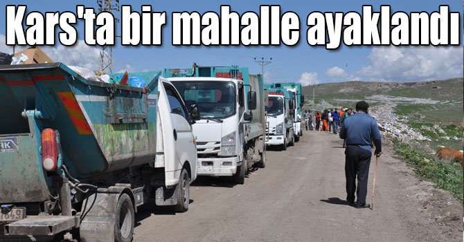 Kars'ta bir mahalle ayaklandı, çöp arabalarının önünü kesti!