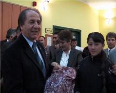 Vali Kara’dan sporcu öğrencilere nasihat: zamanı iyi kullanın