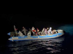 Muğla’da 20 düzensiz göçmen kurtarıldı