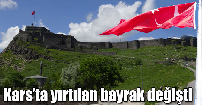 Kars’ta yırtılan bayrak değişti