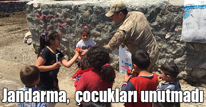 Kars'ta Jandarma, Bayramda çocukları unutmadı