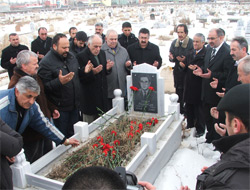 Kars'ta Öner Daşdelen Unutulmadı