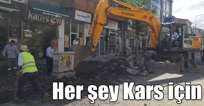 Kars Belediyesi Kazımpaşa Caddesinin kaldırım çalışmalarına başladı