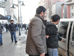 Kars'ta Sokak Ortasında Bıçaklı Saldırı