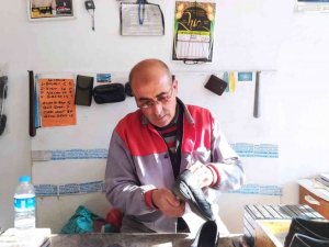 Ayakkabı tamircisi dükkanını devredecek çırak arıyor