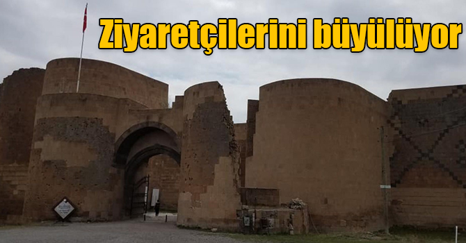 Ani Arkeolojik Alanı ziyaretçilerini büyülüyor