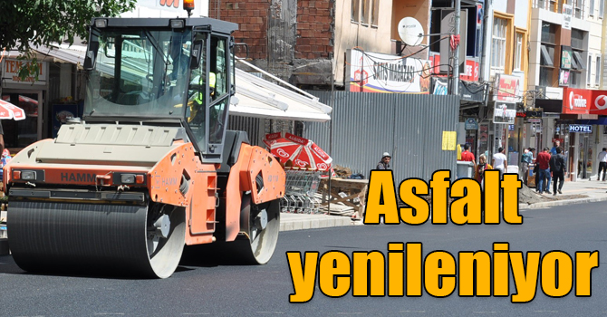 Kars Faikbey Caddesi'nin asfaltı yenileniyor