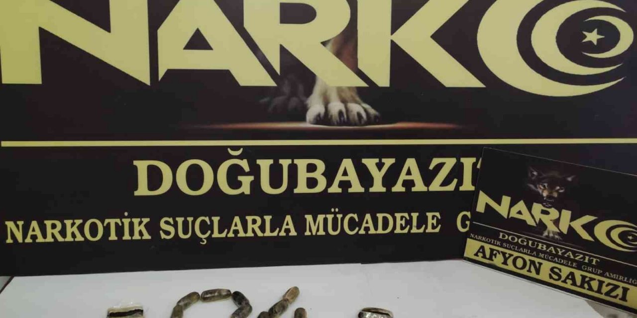 İran uyruklu şahsın midesinden 55 kapsül afyon sakızı ele geçirildi