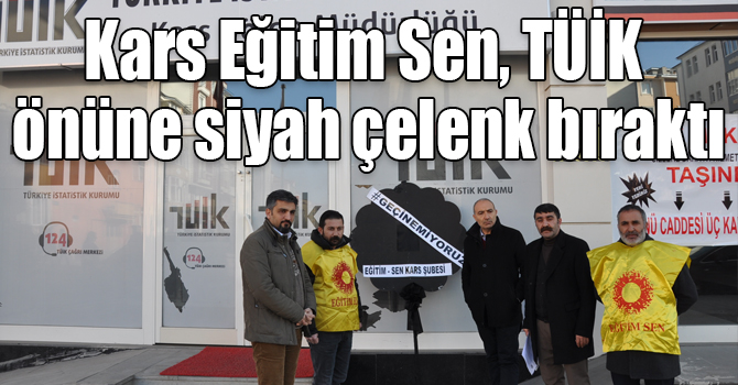 Kars Eğitim Sen, TÜİK önüne siyah çelenk bıraktı