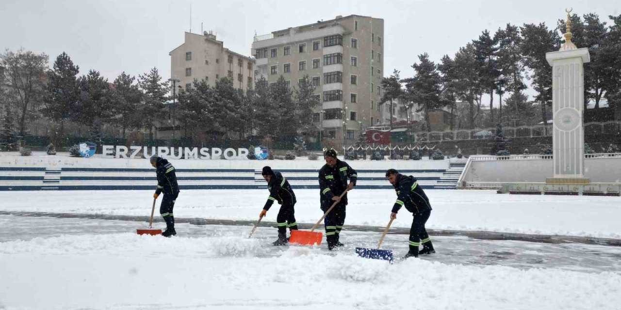 Büyükşehir kışla mücadelede de 7/24 görevinin başında