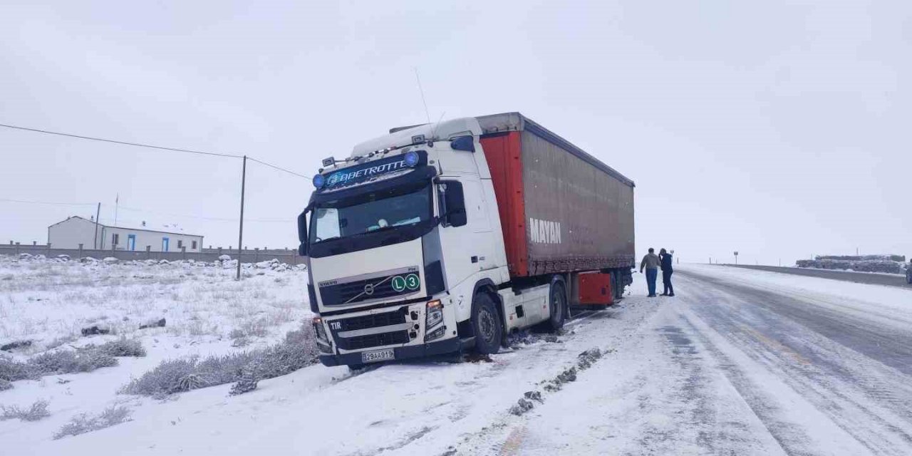 Iğdır’da kar yağışı kazayı da beraberinde getirdi