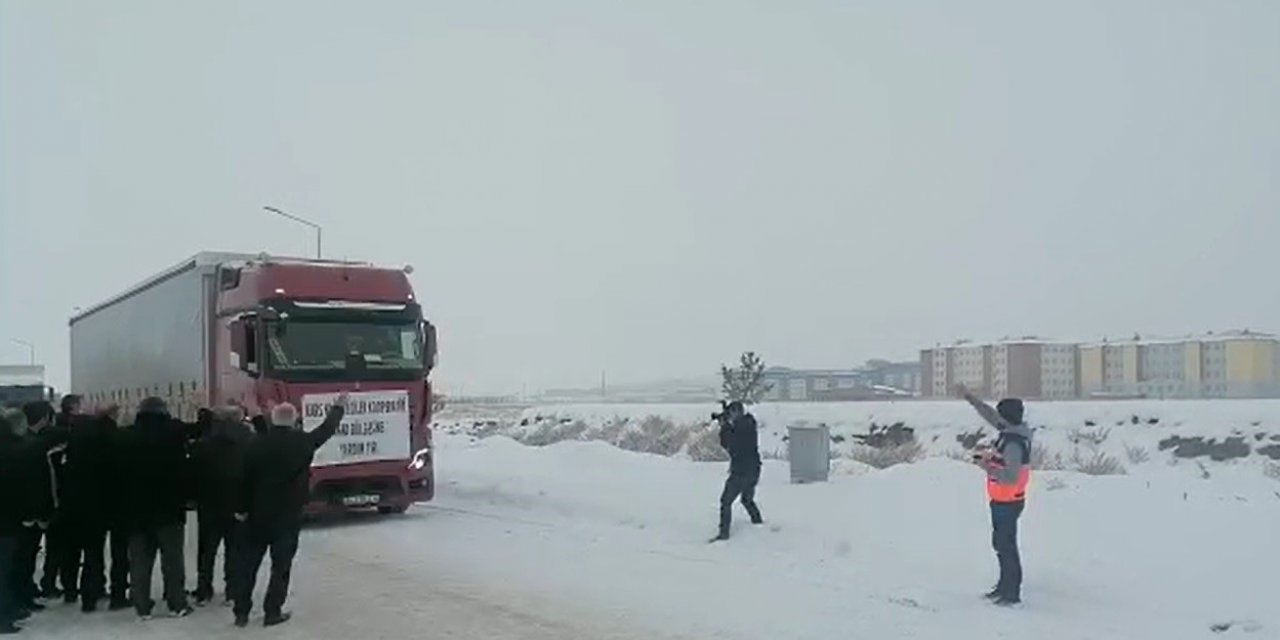 Kars’tan deprem bölgesine yardımlar sürüyor
