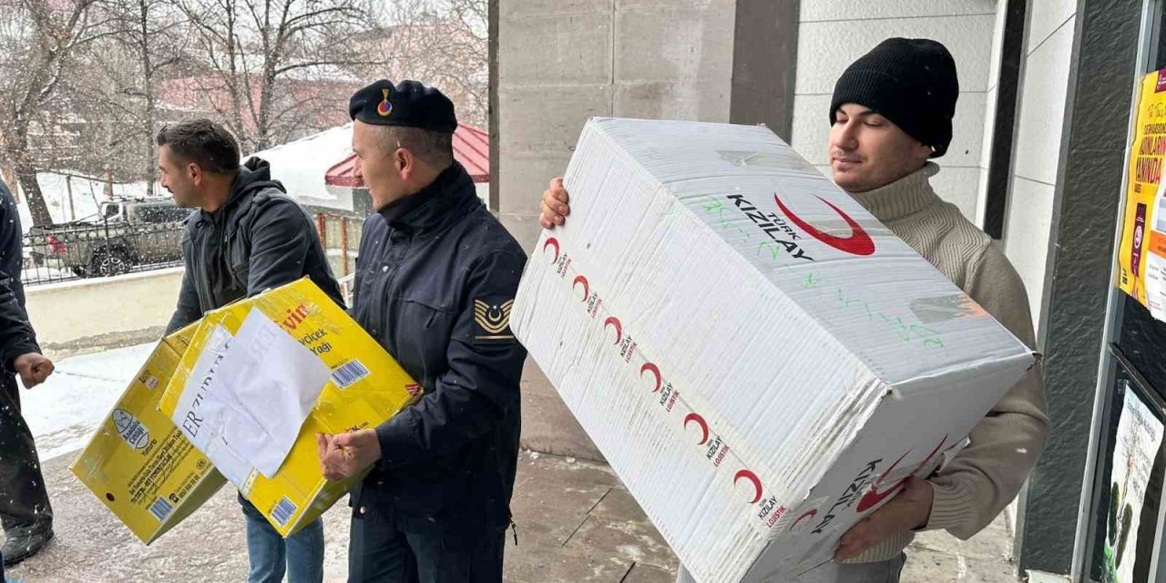 Uzundere tek yürek oldu, vatandaşlar depremzedeler için seferber oldu