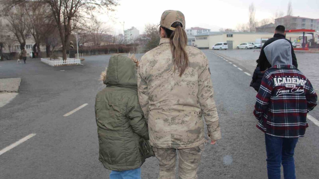 Iğdır’da sevgi evlerindeki çocuklar jandarmaya misafir oldu