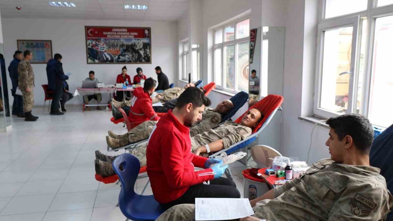 Ağrı’da Jandarmadan Kızılay’a kan desteği