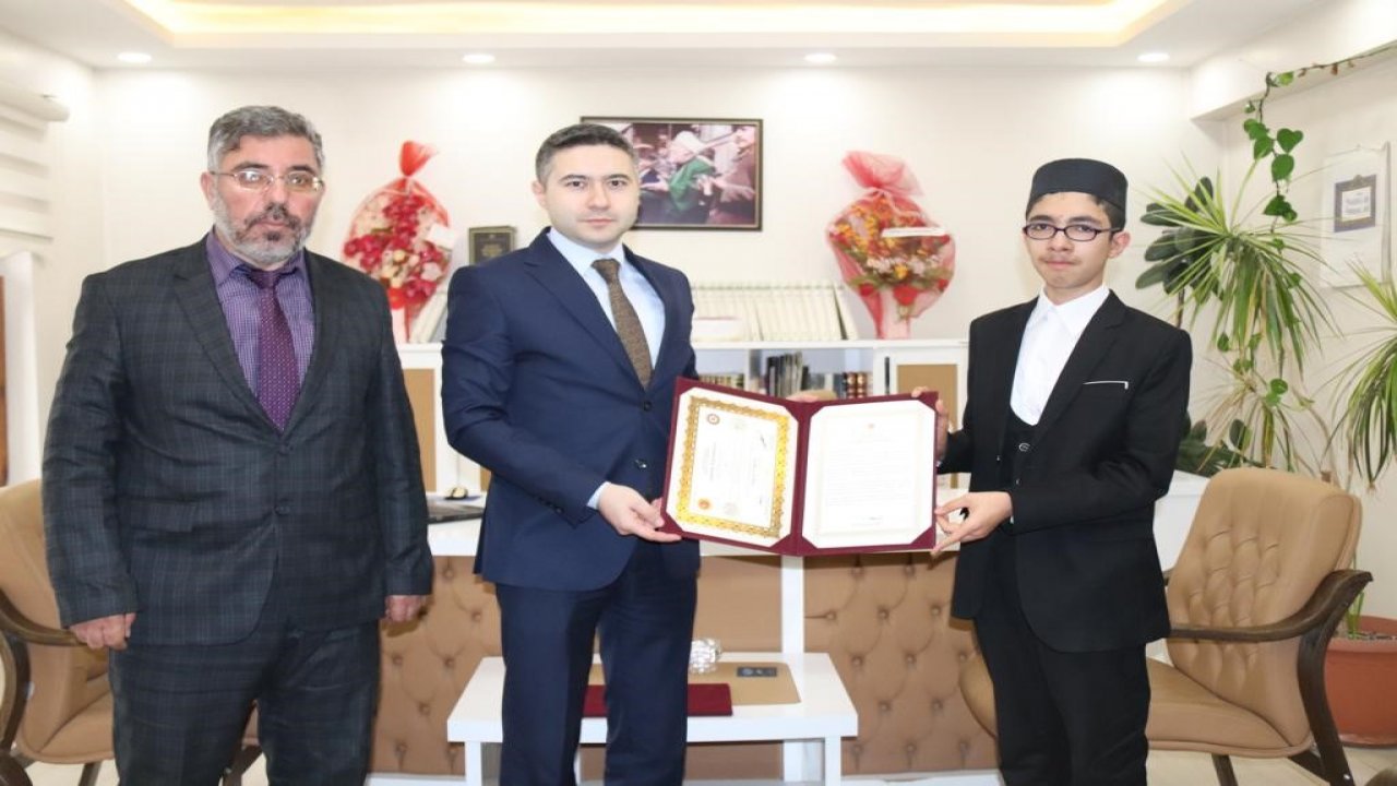 Hafızlar belgelerini Kaymakam Zeyrek’den aldılar