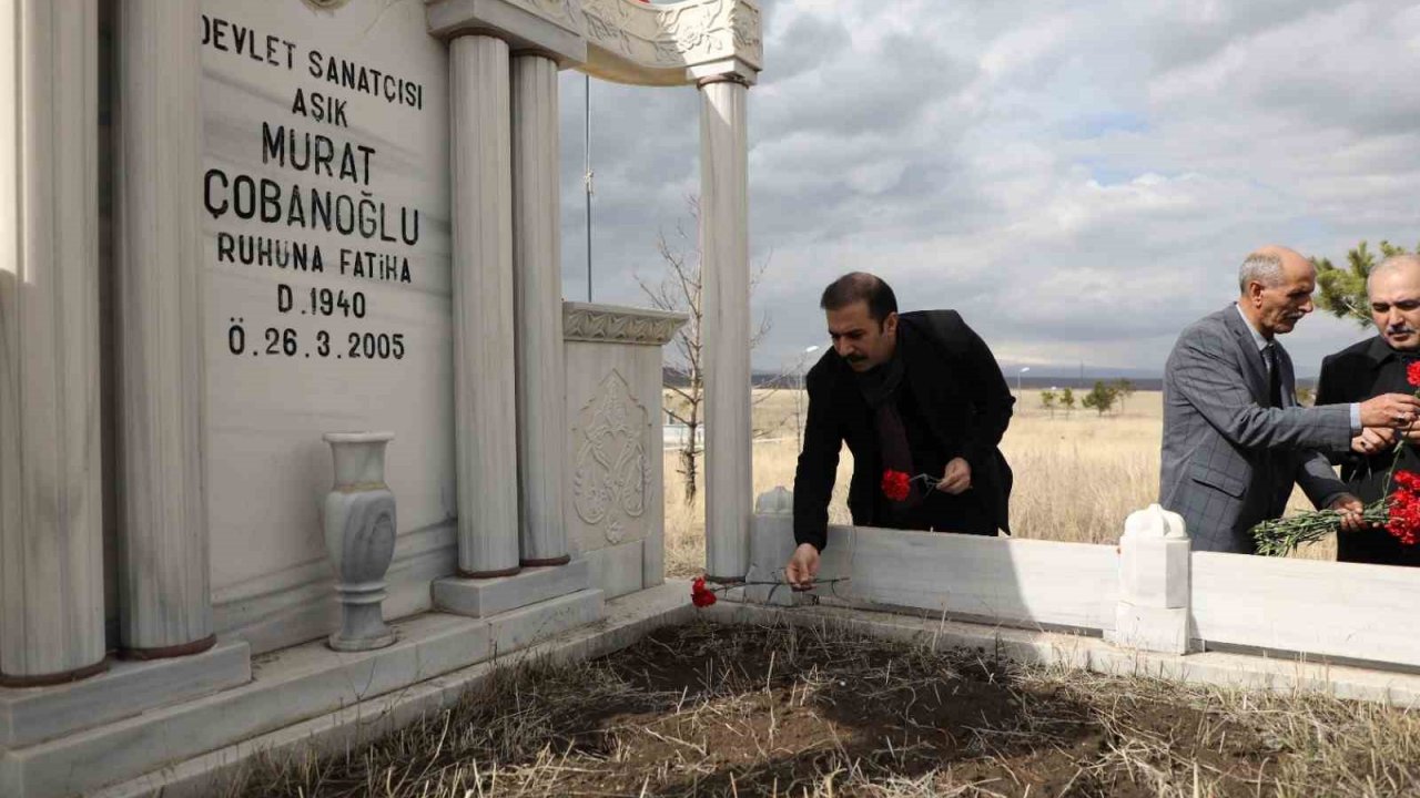 Halk Ozanı Çobanoğlu mezarı başında anıldı