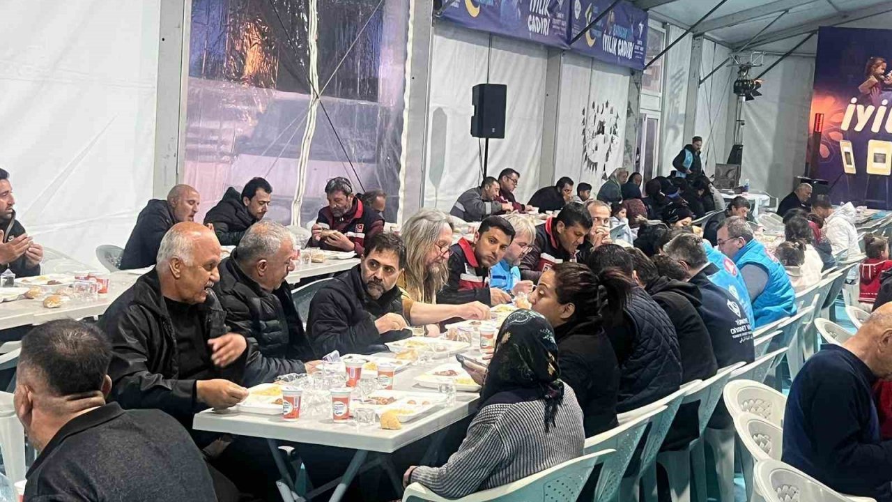Uçar Hatay’da gönüllere dokunuyor