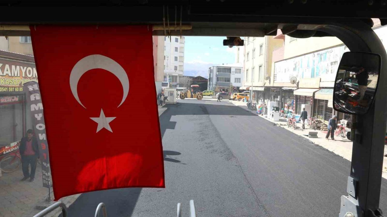 Iğdır Belediyesinden yol asfaltlama çalışması