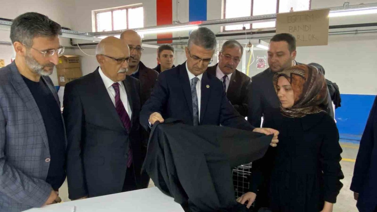 MHP’li Kamil Aydın seçim çalışmalarını Pasinler ve Aziziye ilçelerinde sürdürdü