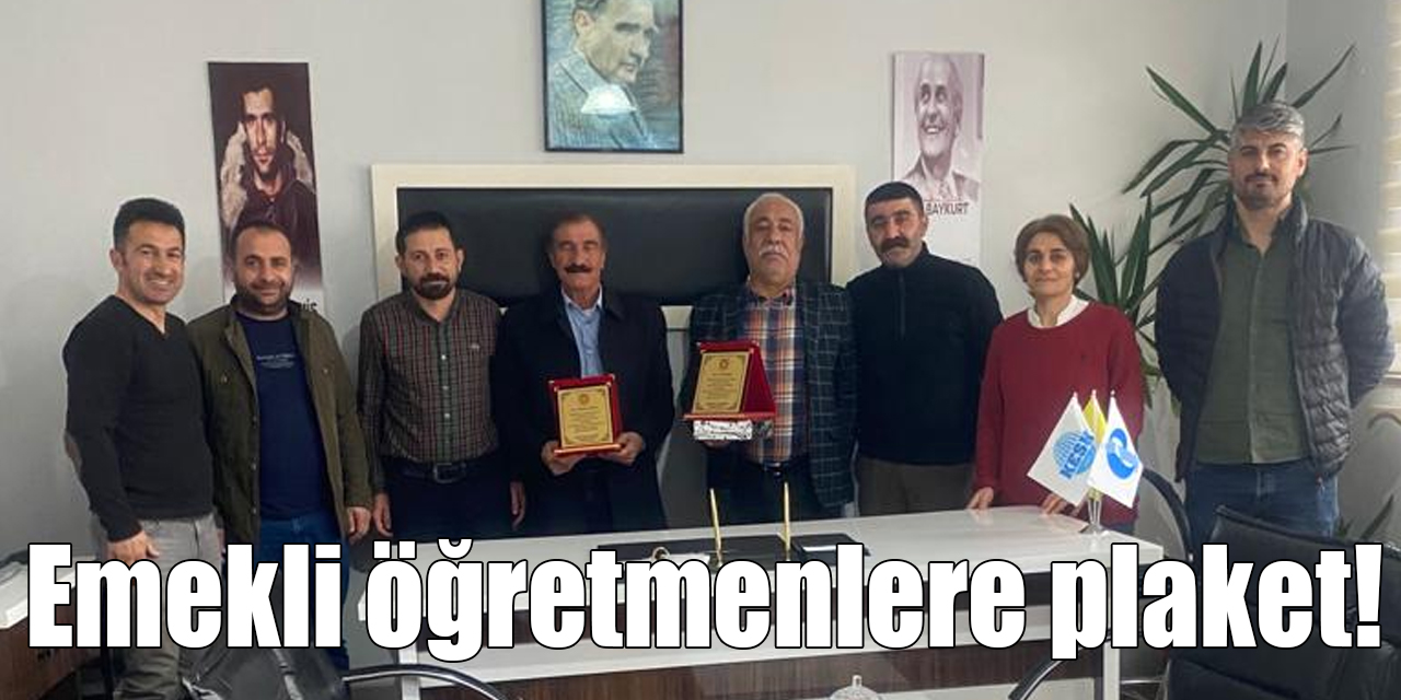 Emekli öğretmenlere plaket!