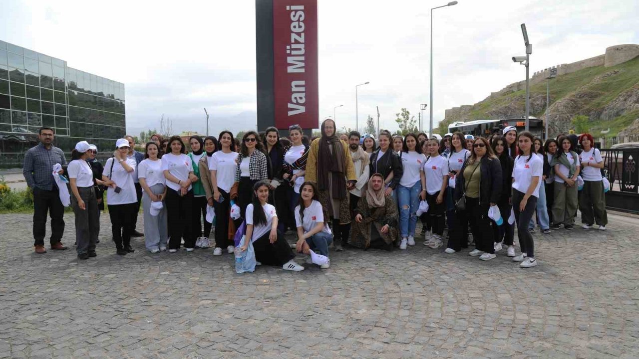 Van Büyükşehir Belediyesi öğrencileri bilim sergisiyle buluşturuyor