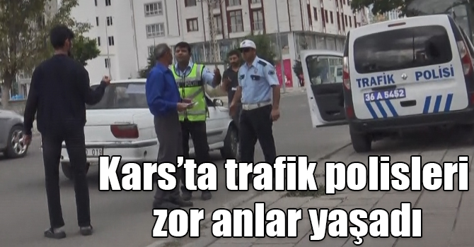 Kars’ta trafik polisleri zor anlar yaşadı