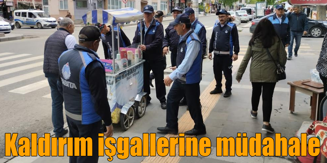 Kars’ta belediyeden kaldırım işgallerine müdahale