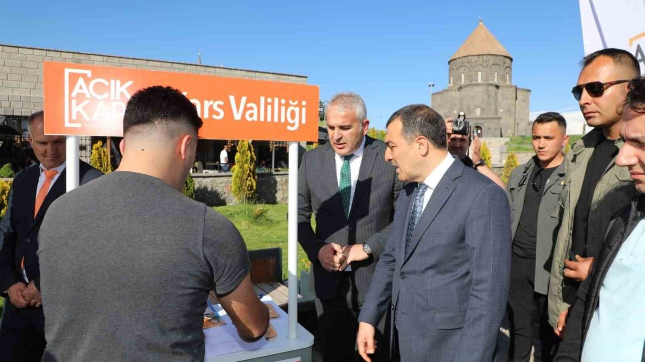 Kars’ta Açık Kapı standı açıldı