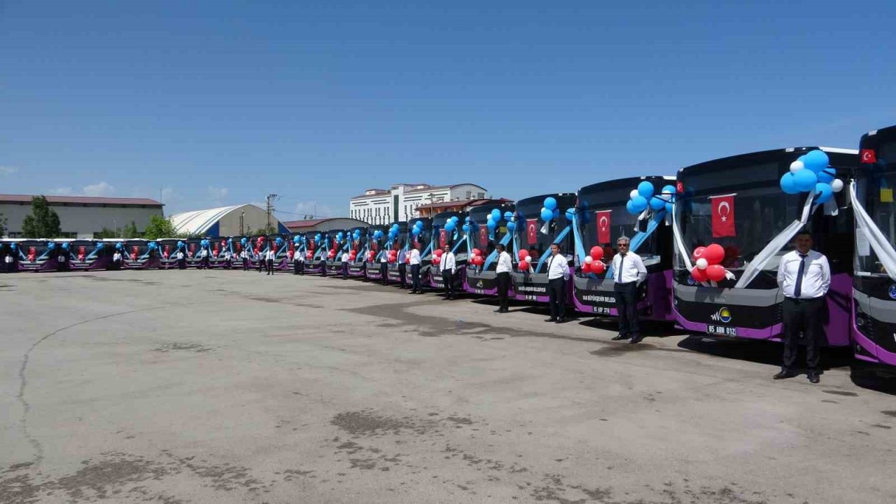 Van Büyükşehir Belediyesi tarafından alınan 27 otobüs hizmete başladı