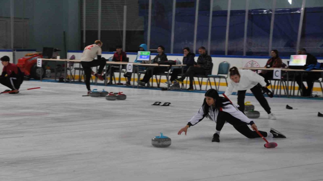 Kars’ta Curling Şampiyonası sona erdi