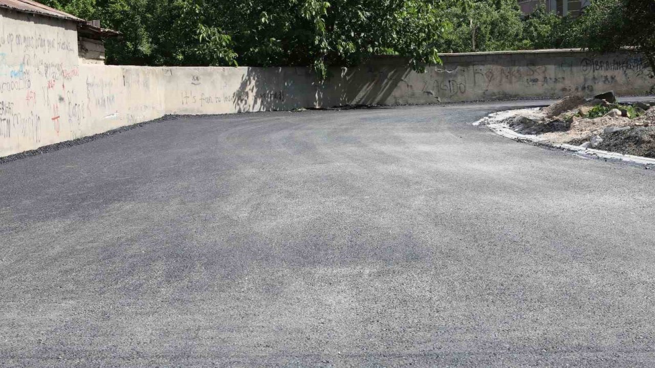 İpekyolu’nda asfalt çalışmaları devam ediyor