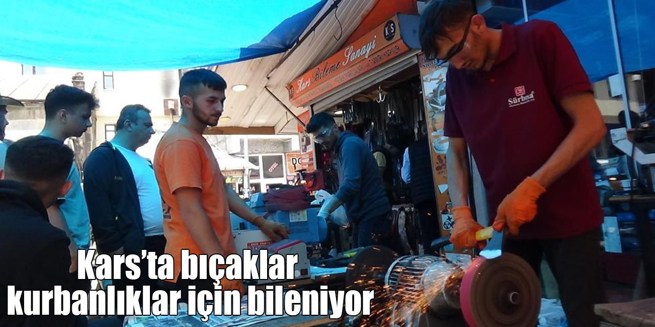 Kars’ta bıçaklar kurbanlıklar için bileniyor