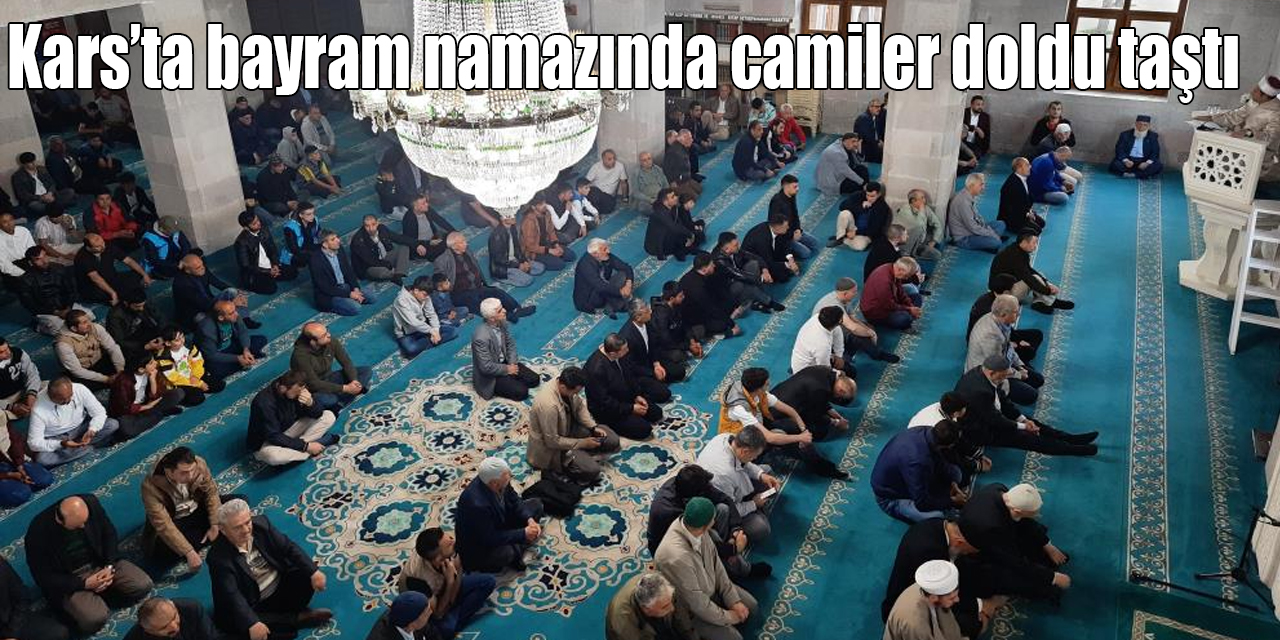 Kars’ta bayram namazında camiler doldu taştı