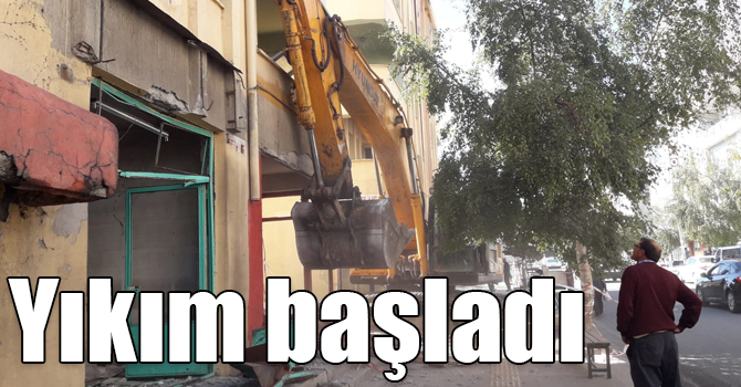 Kars'ta Külliye inşaatında yıkım çalışması başladı
