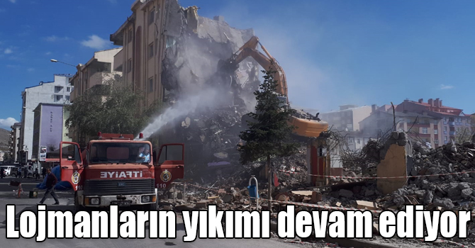 Kars'ta lojmanların yıkımı devam ediyor