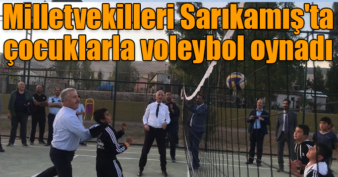 Milletvekilleri Sarıkamış'ta çocuklarla voleybol oynadı