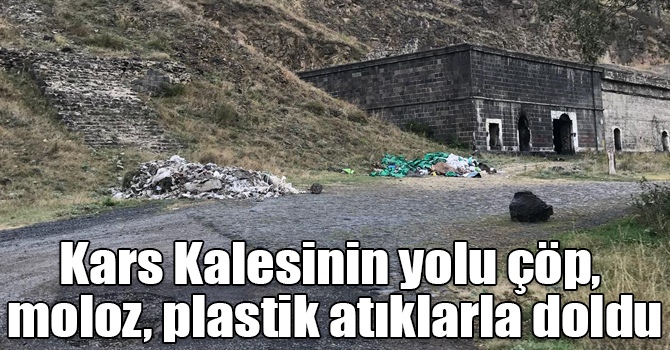 Kars Kalesinin yolu çöp, moloz, plastik atıklarla doldu