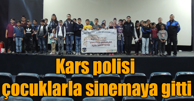 Kars polisi çocuklarla sinemaya gitti