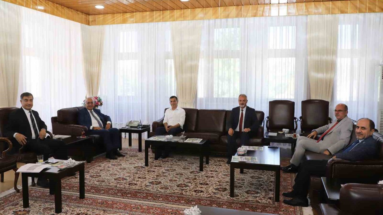 Bayburt Milletvekili Ateş’ten Rektör Çomaklı’ya ziyaret