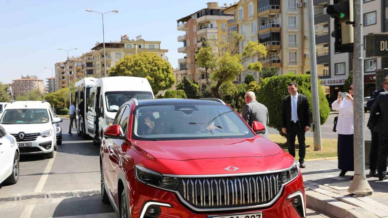 Kardeş şehir Duisburg Belediye Başkanı Togg ile Gaziantep’i turladı
