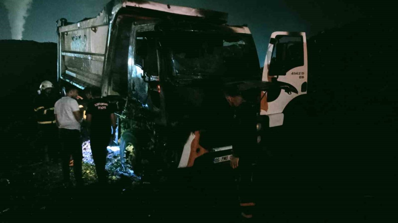 Alevlere teslim olan kamyon talaş yüklü kamyon yandı