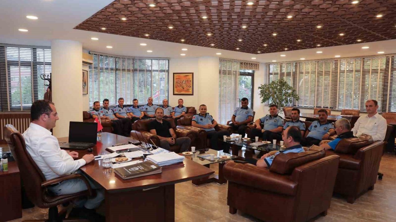 Başkan Ekim zabıtalarla bir araya geldi